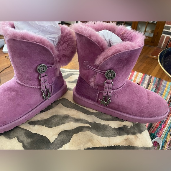 Lavendar UGG Boots adult size 5 - Picture 8 of 16